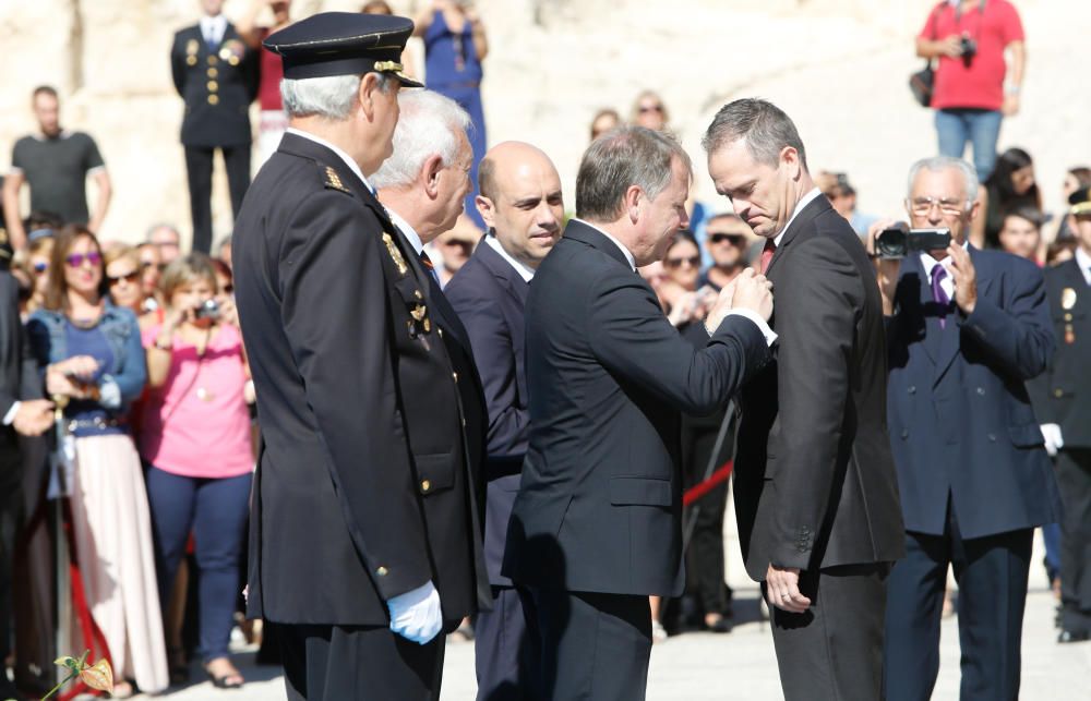 Un momento del acto de la Policía en el Castillo de Santa Bárbara.