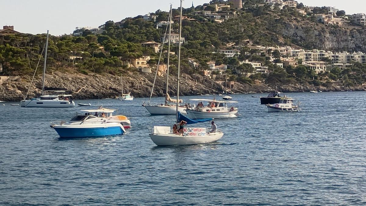 Las imágenes de la protesta de navegantes en el Port d'Andratx