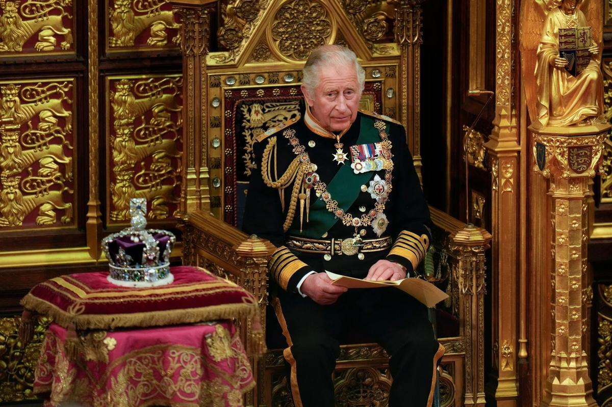 El rey Carlos III y la reina Camila saldrán del palacio de Buckingham sobre las 11:20 hora española.