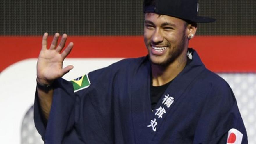 Calurosa acogida a Neymar en Japón