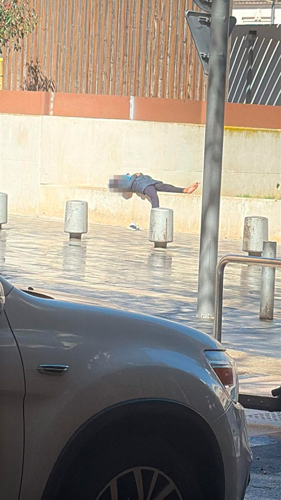 Los vecinos de la plaza del Comtat del Rosselló de Palma estallan por el asentamiento ‘in crescendo’: “Ya defecan en pleno día en la plaza”