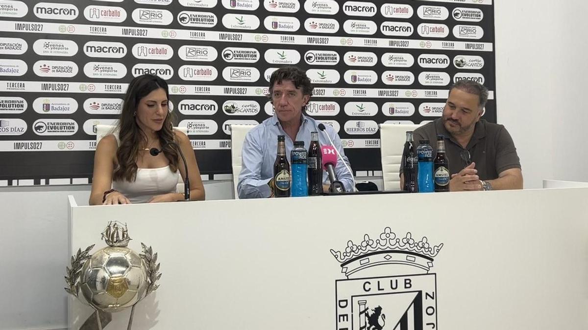 Marta Morgado, Nicolas Vallejo-Nágera y Javier Peña durante la presentación de la campaña de abonos.