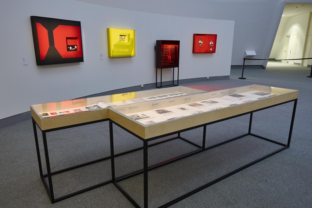 Piezas de la muestra en el Centro Niemeyer