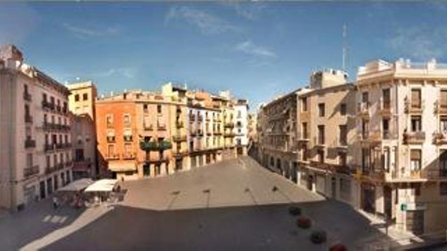 De dalt a baix, imatges panoràmiques de la plaça de Sant Domènec, la plaça de l&#039;Ajuntament i l&#039;entrada sud, amb la Cova i la basílica de la Seu.