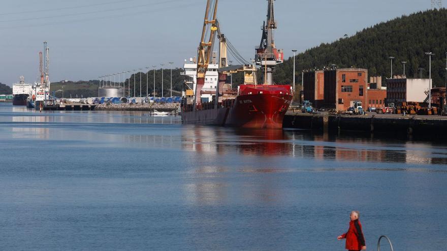 El Puerto inicia la reordenación de muelles en la margen derecha