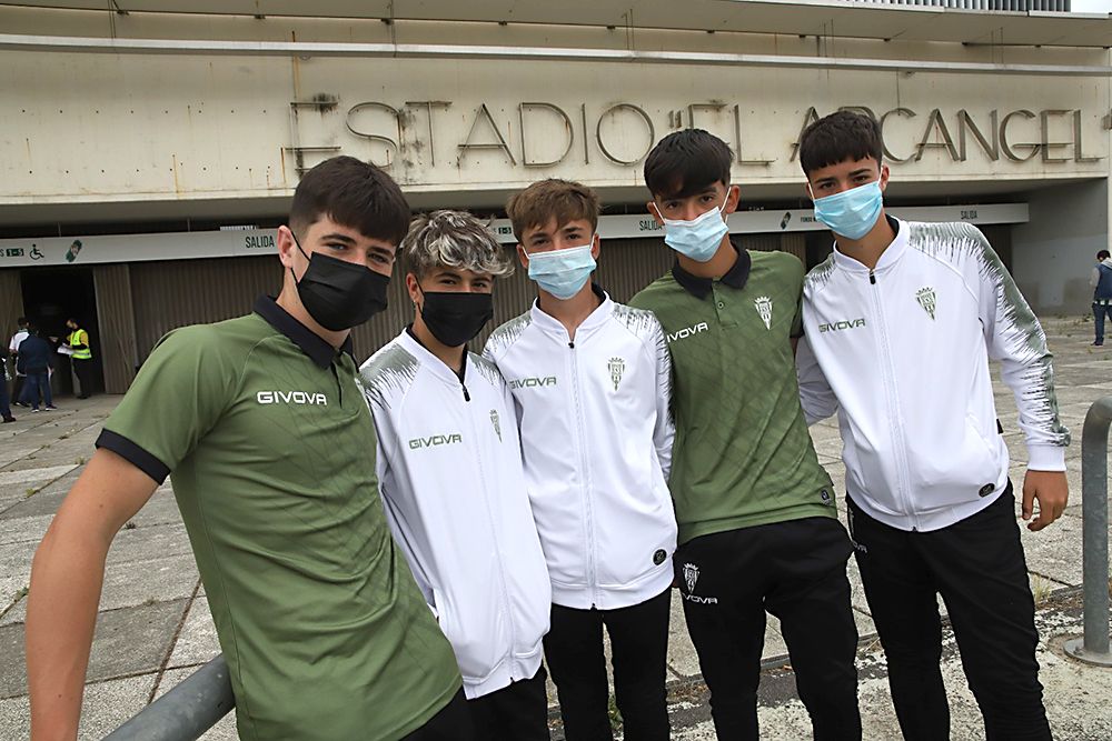 Aficionados asistentes al encuentro Córdoba CF-Cádiz B