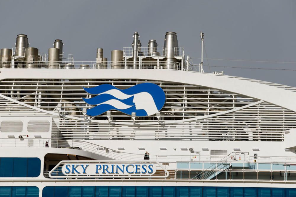 El Sky Princess en el puerto de Málaga