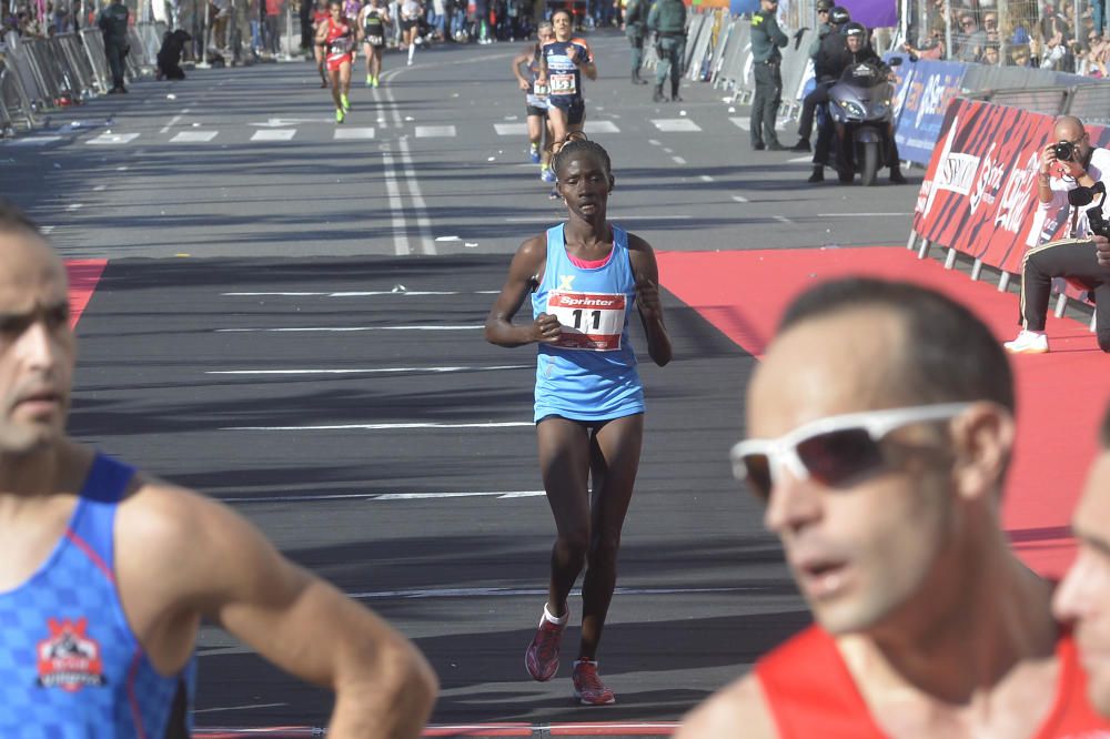 El keniata ha superado al marroquí Hassane Ahouchar con un tiempo de 1:04:29