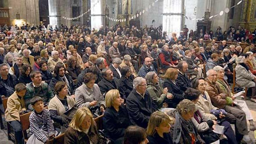 El público, que llenó la iglesia de Santa Eulàlia, entusiasmado.