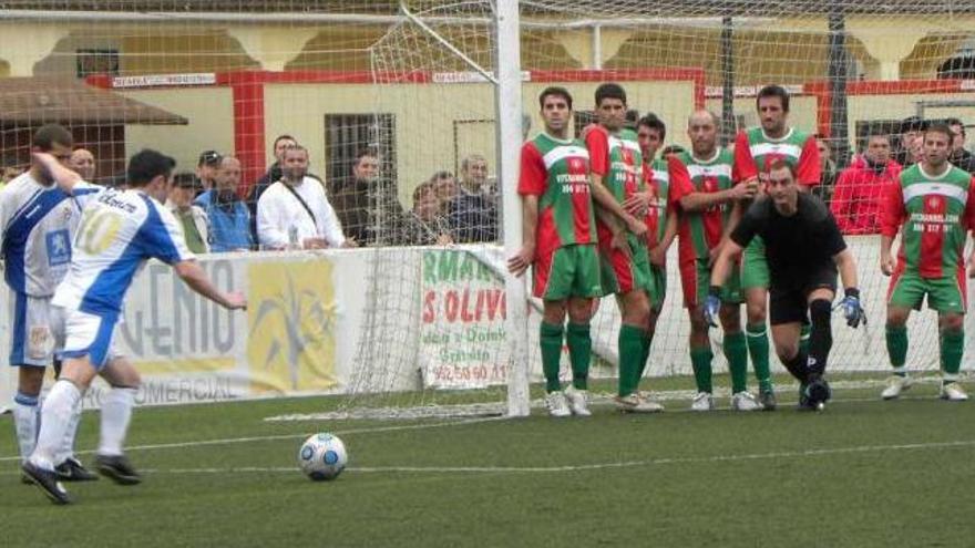 Las deudas asfixian al fútbol modesto malagueño