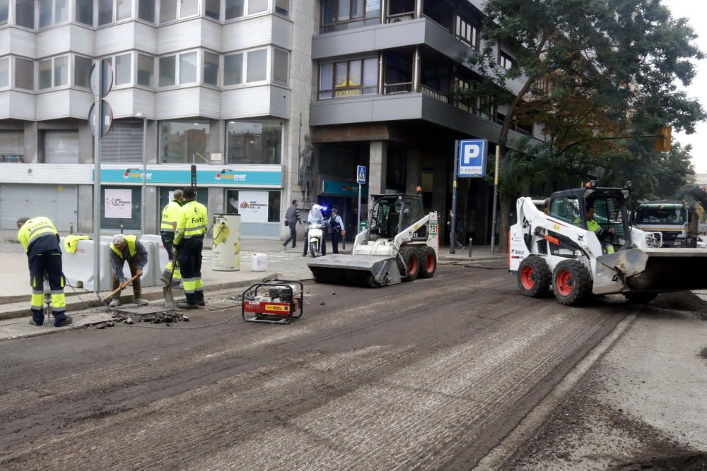 Girona comença a reasfaltar el tram de Jaume I malmès durant els disturbis