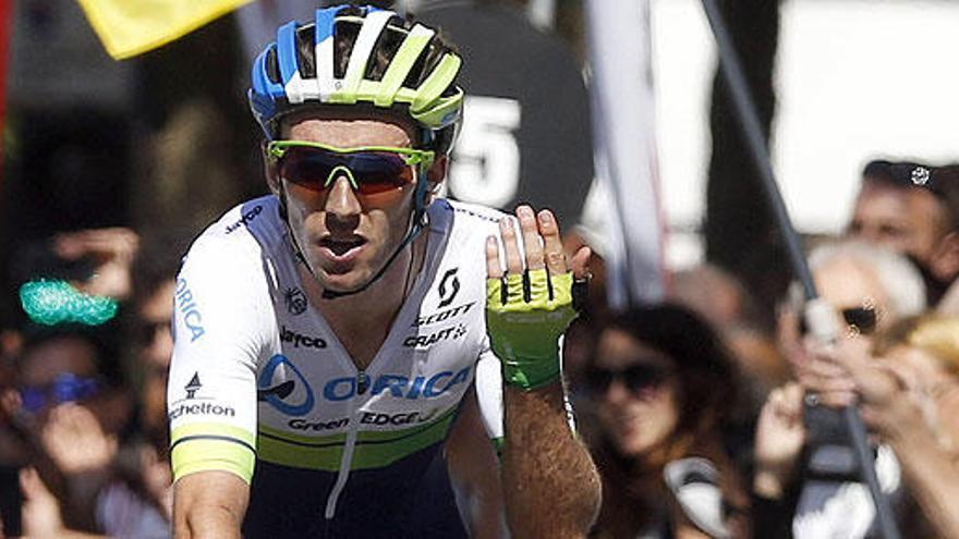 Adam Yates, tras cruzar la meta.