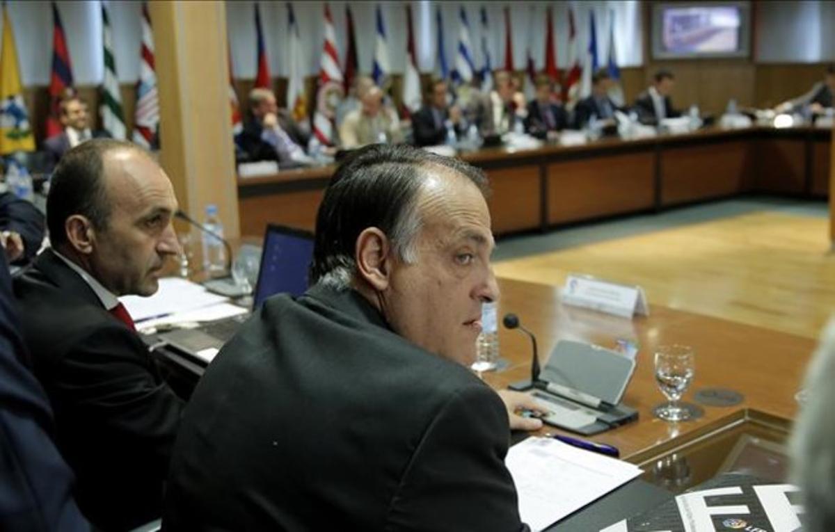 Javier Tebas, president de la LFP, durant una reunió amb els clubs. Javier Tebas, president de la LFP, durant una reunió amb els clubs.