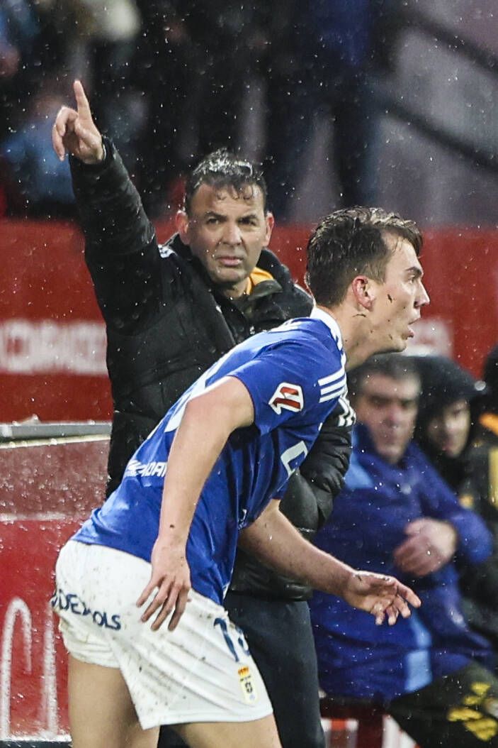 El partido entre el Mirandés y el Real Oviedo, en imágenes