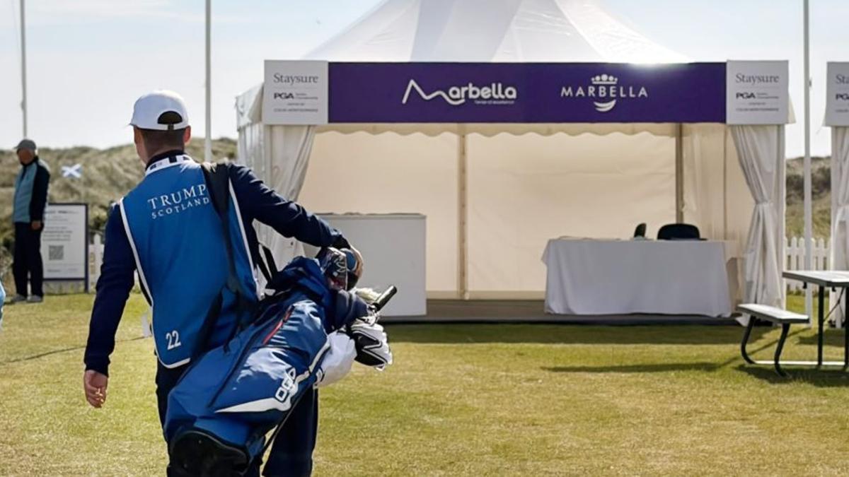 El expositor de Marbella en el torneo de golf disputado en Escocia.