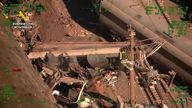 Imágenes aéreas de la Guardia Civil con perros en el tren Alvia accidentado en Adamuz