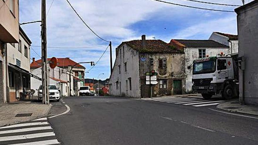 Cruce de la travesía de Arteixo con la carretera de Morás.