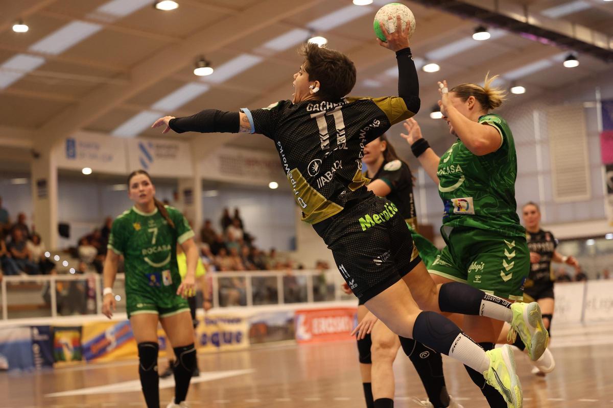 Cacheda arma el brazo.