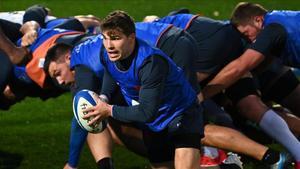 La selección francesa durante un entrenamiento preparando la última jornada