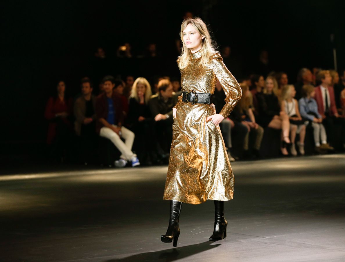 Saint Laurent Otoño-Invierno 2016/2017: el dorado más noventero