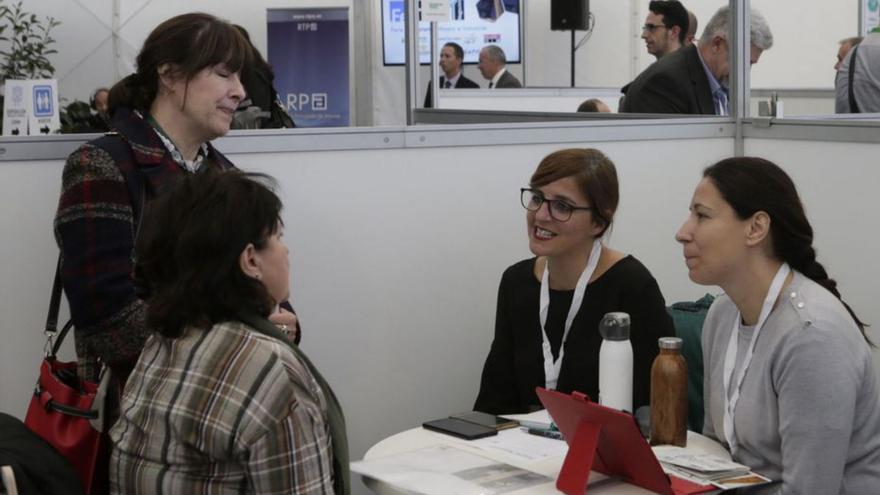 Un encuentro entre empresarios en la edición de 2019 de la Feria de Turismo Minero de Hunosa. | F. Rodríguez