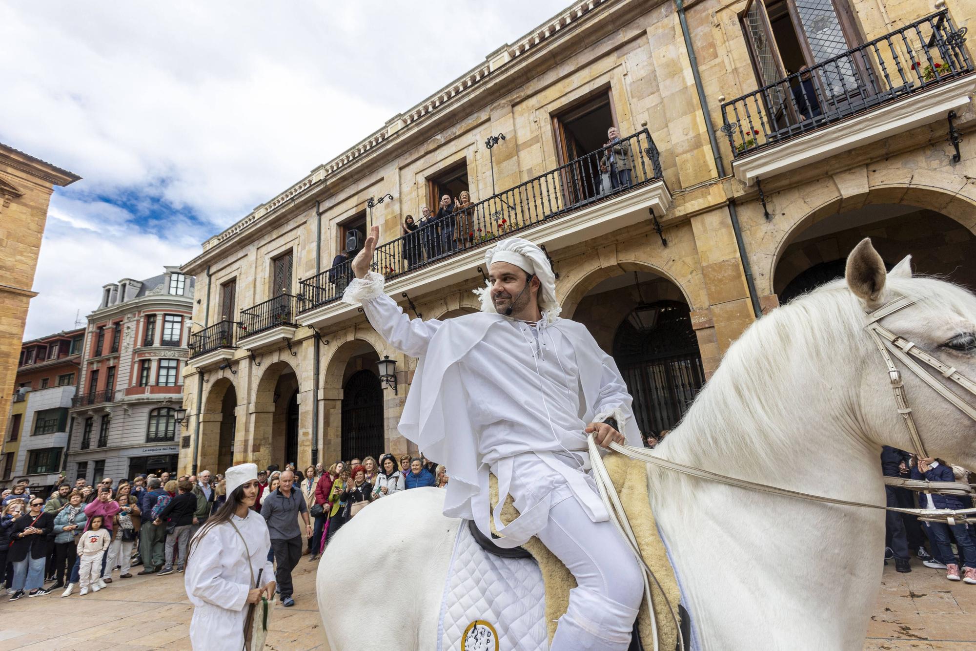 En imágenes | Cabalgata del Heraldo por las calles de Oviedo