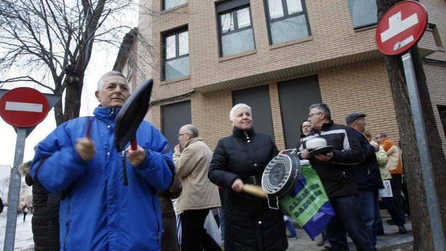 Cacerolada en contra de la antena de telefonía