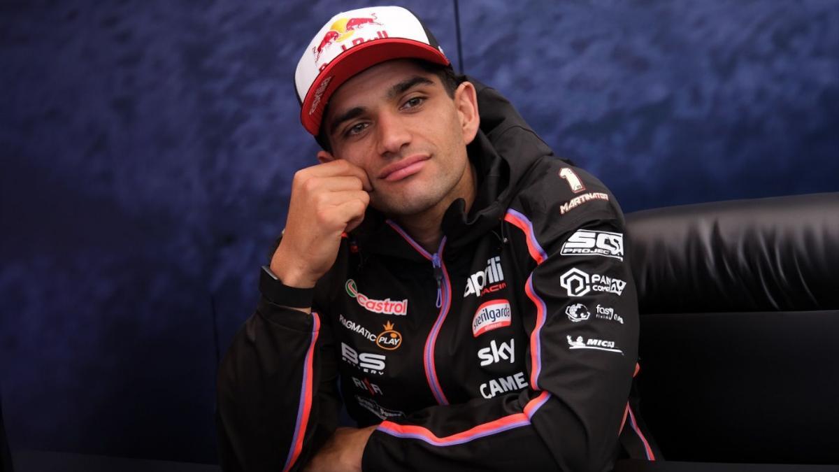 Jorge Martín, durante la entrevista, en Cheste