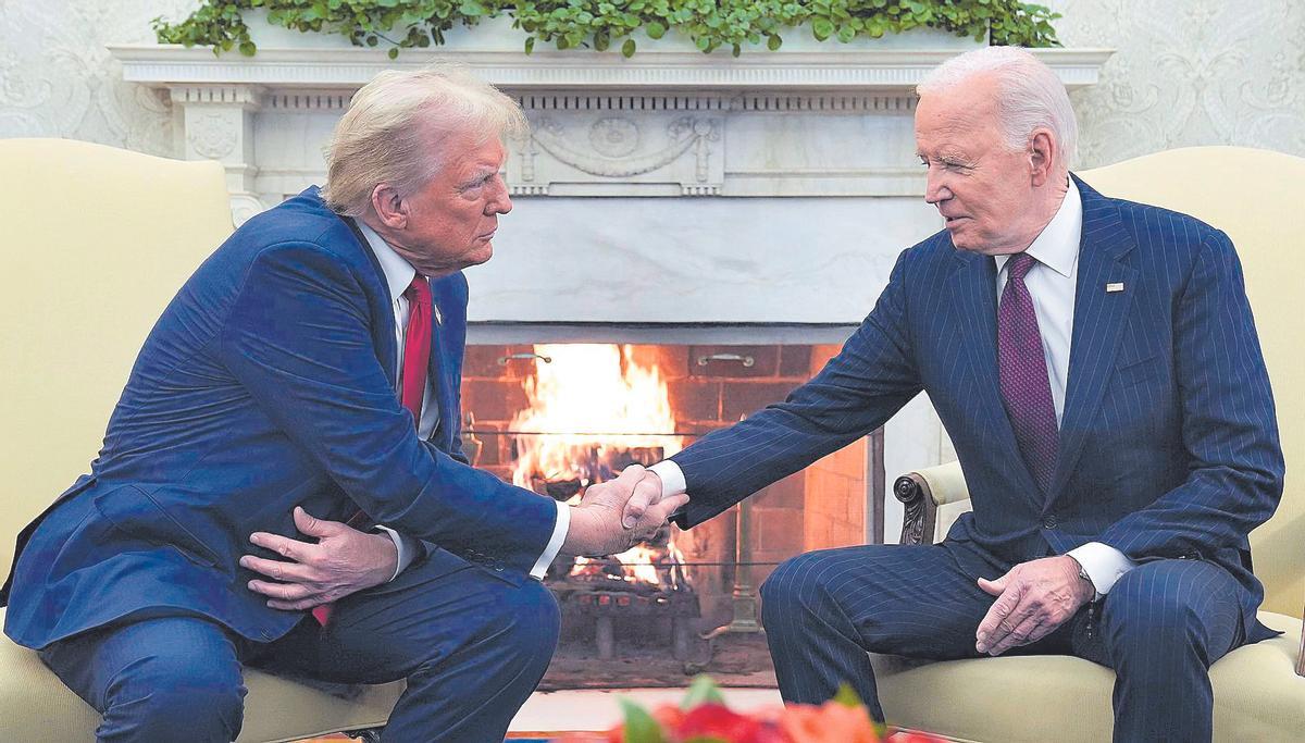 Trump y Biden escenifican un traspaso de poderes pacífico