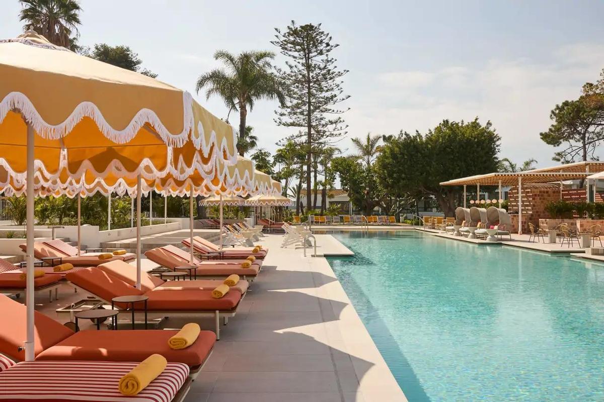 Una de las piscinas del hotel.