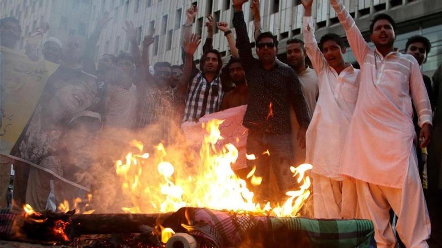20.000 islamistas protestan en Dacca contra la persecución de los rohinyas