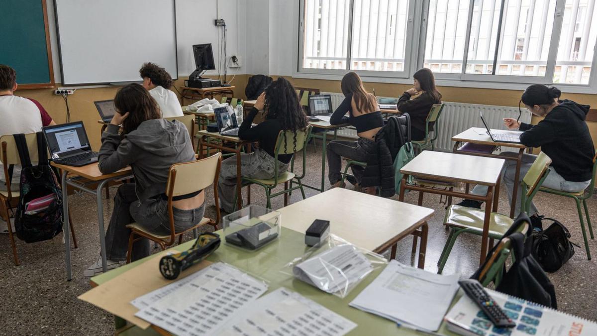 Alumnes de quart d’ESO de l’Institut Teresa Pàmies de Barcelona. | MARC ASENSIO CLUPÉS