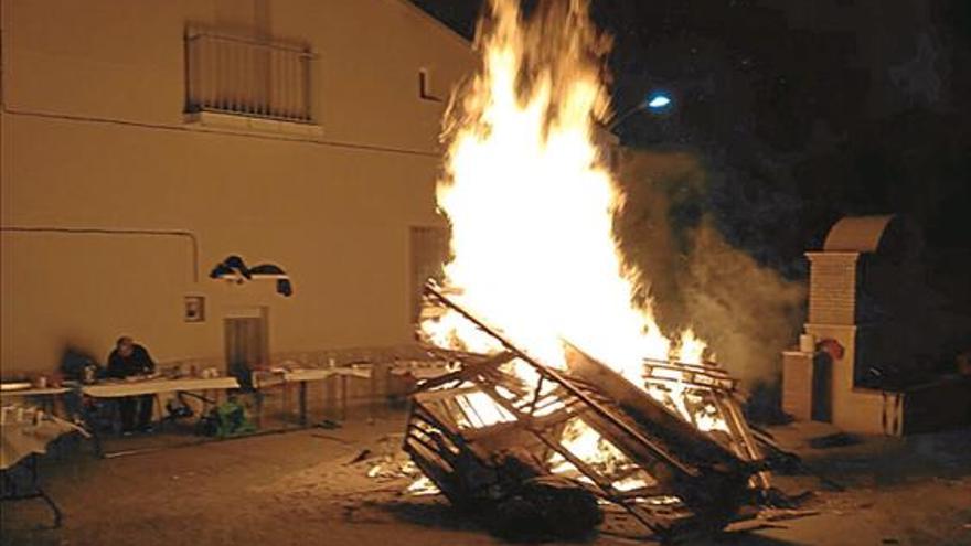 Hogueras en la noche del Pilar