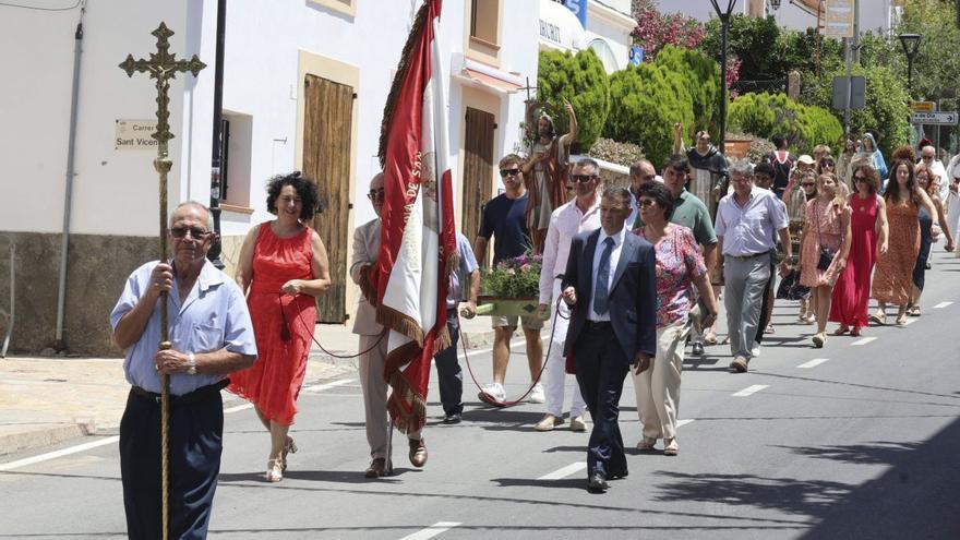 Tradición, coches clásicos y ‘macarrons’ de Sant Joan para el día grande