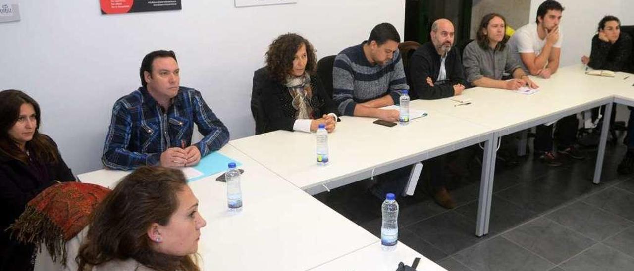 Un momento de la mesa redonda celebrada ayer en el pazo de Vista Real. // Noé Parga