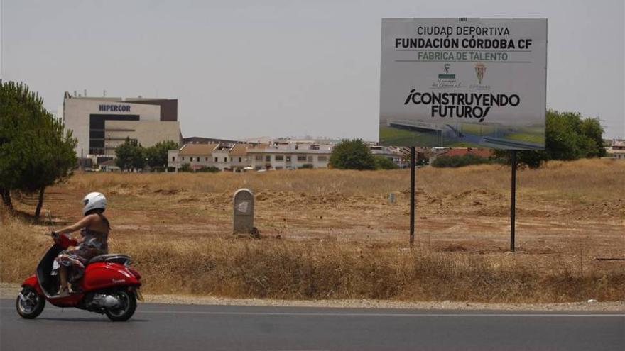 El Ayuntamiento y la Fundación del Córdoba CF reanudan los contactos sobre la Ciudad Deportiva