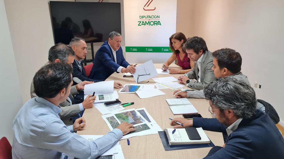 Reunión de la Junta de Castilla y León y la Diputación de Zamora para garantizar la calidad del agua.