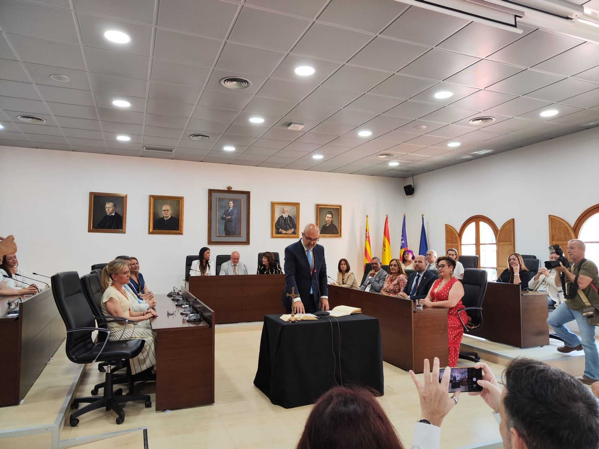 Galería de imágenes de la toma de posesión de Vicent Roig como alcalde de Sant Josep