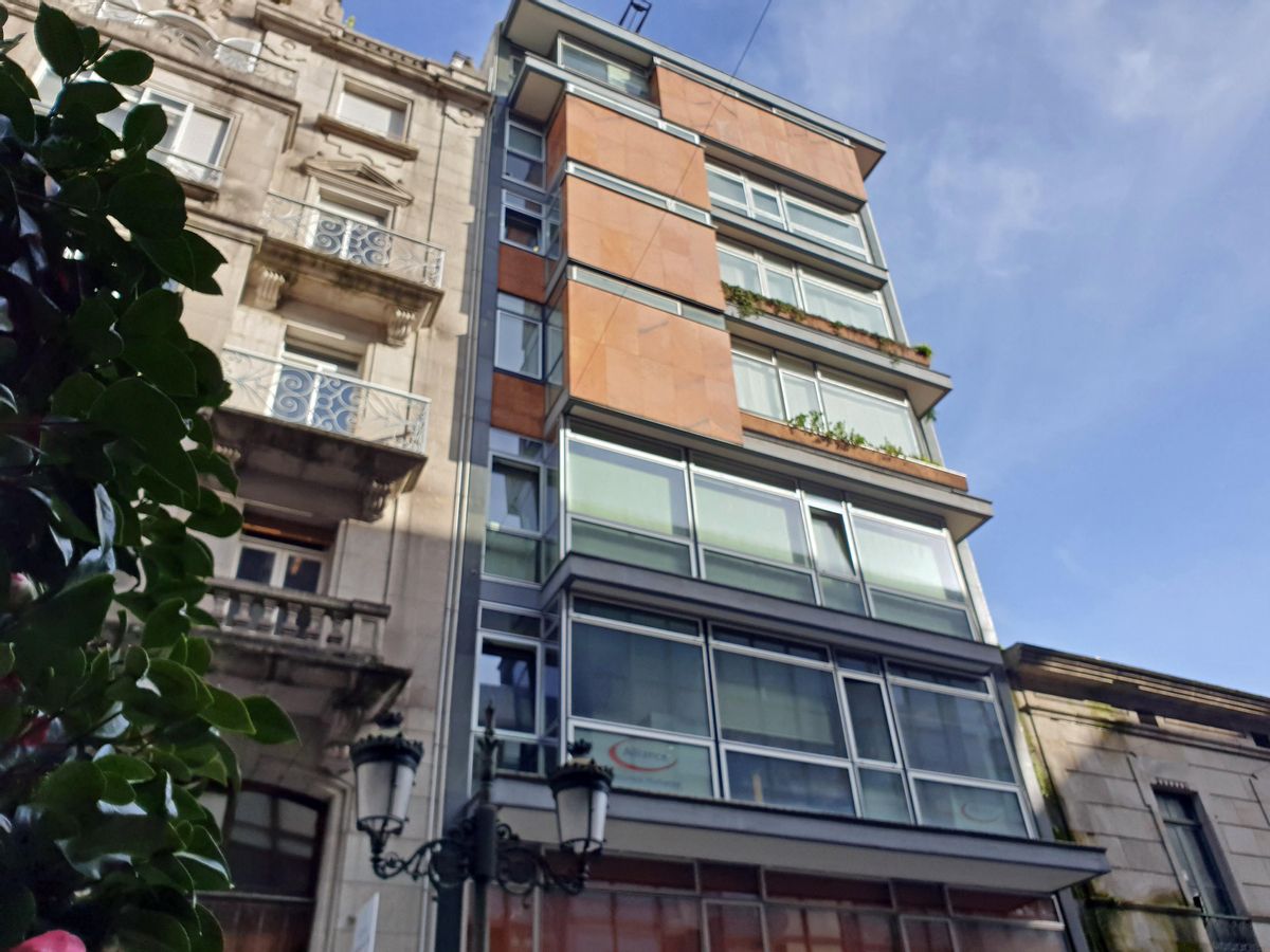 EDIFICIO "PLASTIBAR", EN EL NUMERO 27 DE LA CALLE MARQUES DE VALLADARES ( VIGO ), QUE DATA DE 1957 Y ES OBRA DEL ARQUITECTO VIGUES XOSE BAR BOO.