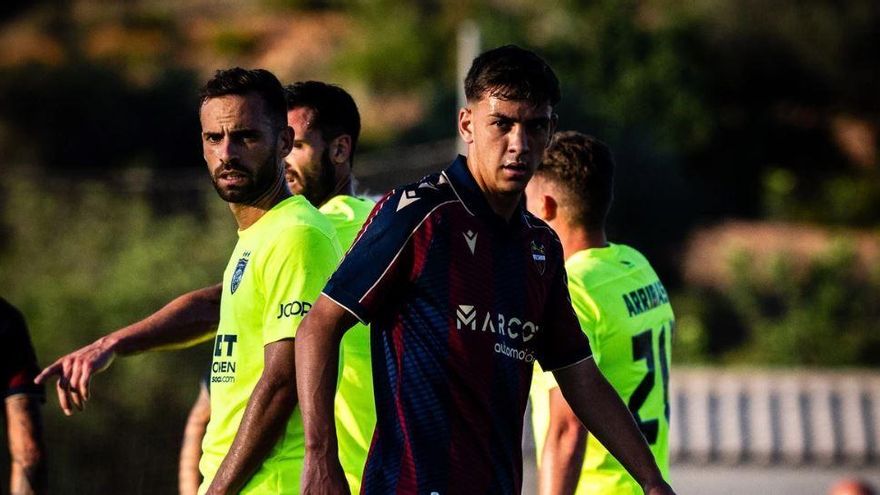 Edgar Alcañiz, cedido al Cartagena hasta final de temporada