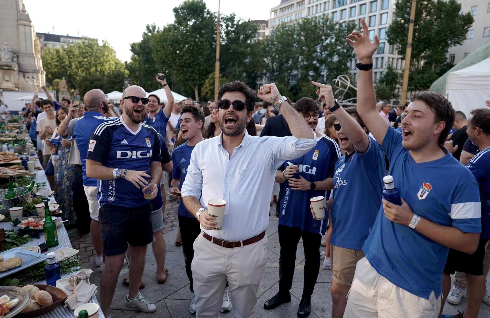 Así fue la fiesta del ascenso del Real Oviedo en Madrid.