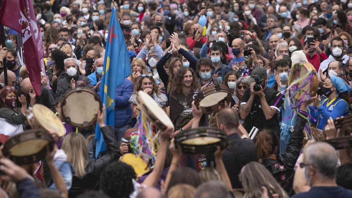 Los partidarios de la cooficialidad del asturiano se manifiestan en Oviedo