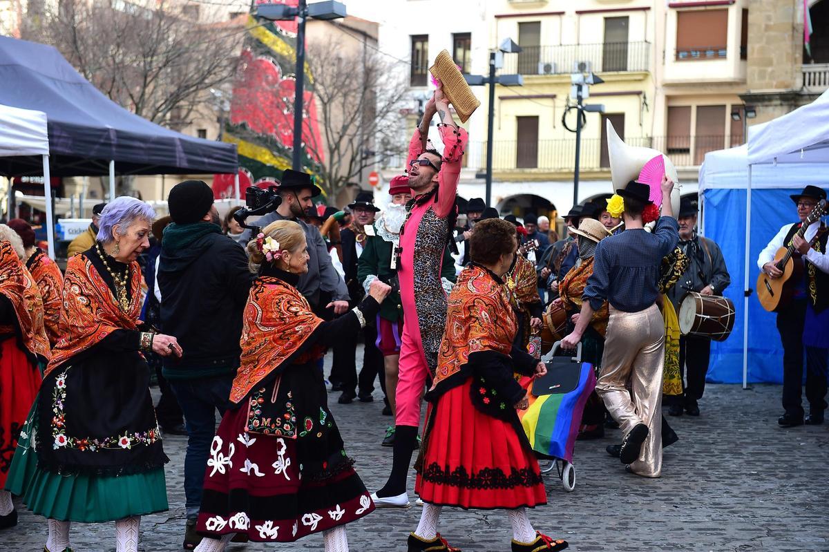 El Gato con Jotas durante el rodaje del vídeoclip promocional del Martes Mayor de Plasencia.