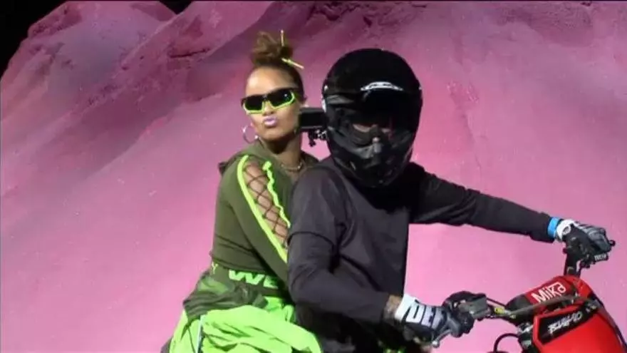 Rihanna revoluciona la Semana de la Moda de Nueva York