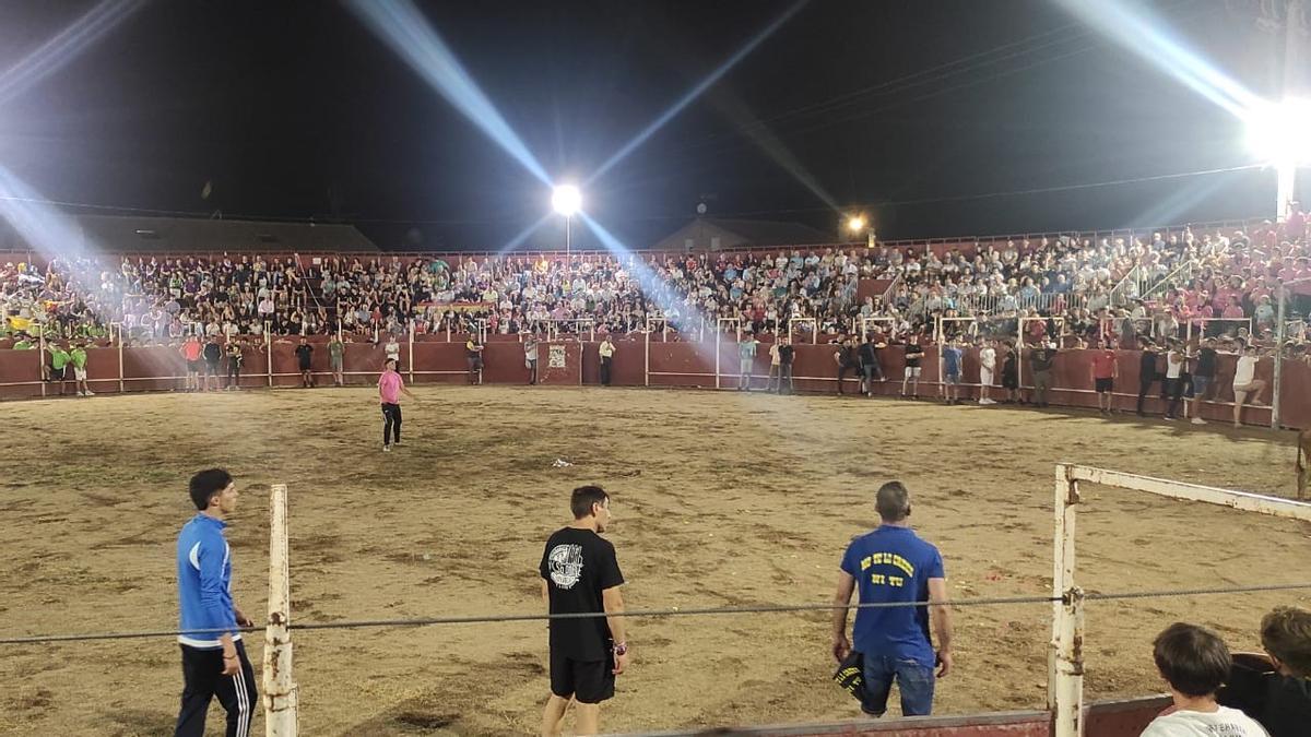 GALERÍA | Noche de vaquillas en San Cristóbal de Entreviñas