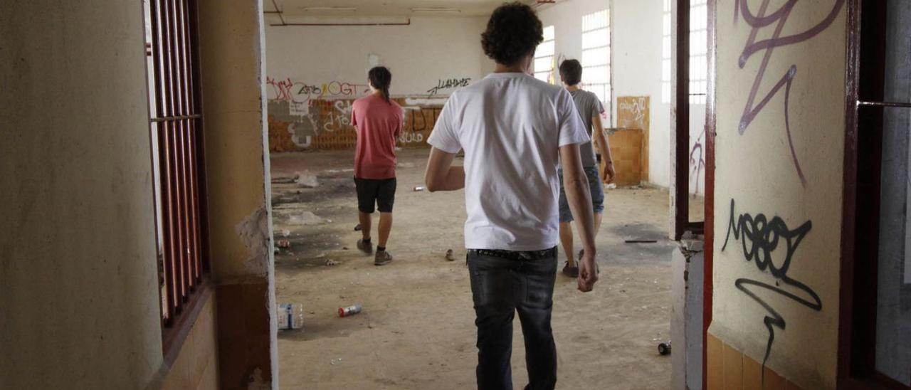 Un grupo de “okupas”, en un acto reivindicativo hace una década en la prisión de Zamora.