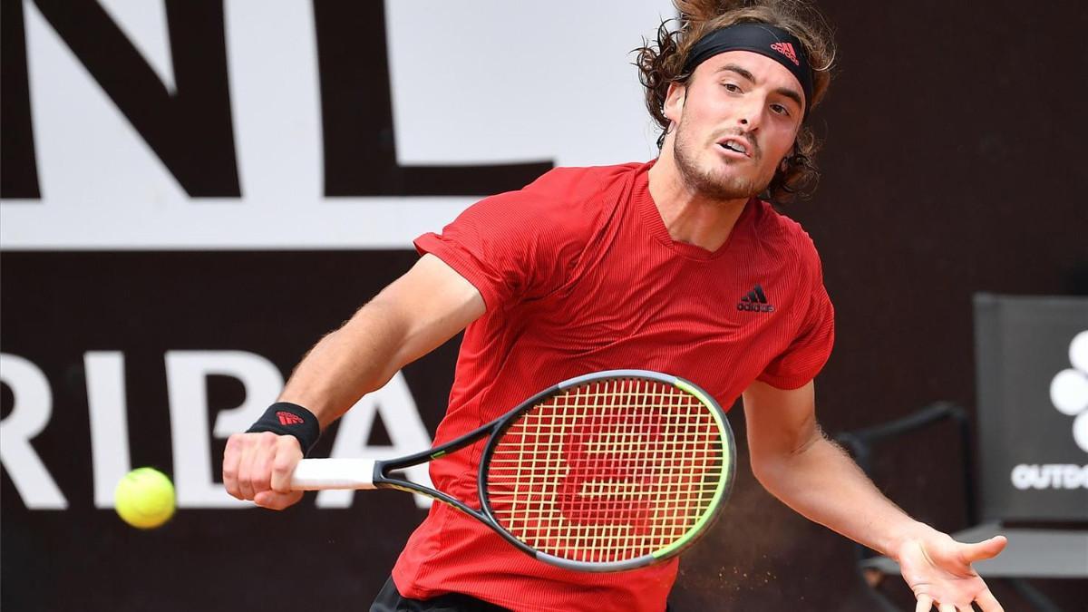 Tsitsipas, durante su duelo en Roma