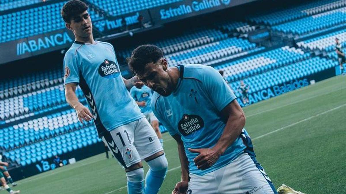 Álvaro, uno de los goleadores del Celta Fortuna en el partido ante el Cacereño.