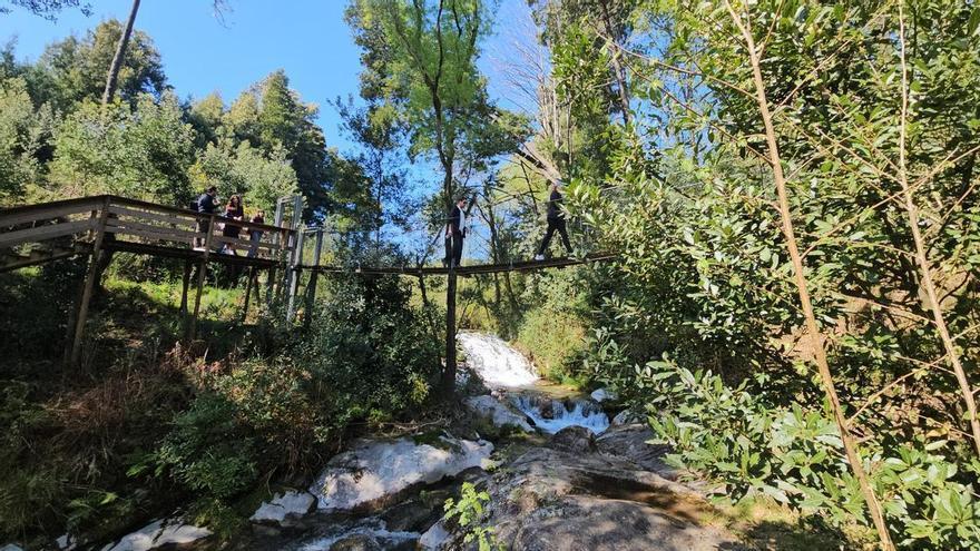 São João, el tesoro ribereño de cascadas, puentes colgantes y pasarelas de madera oculto en Ponte de Lima