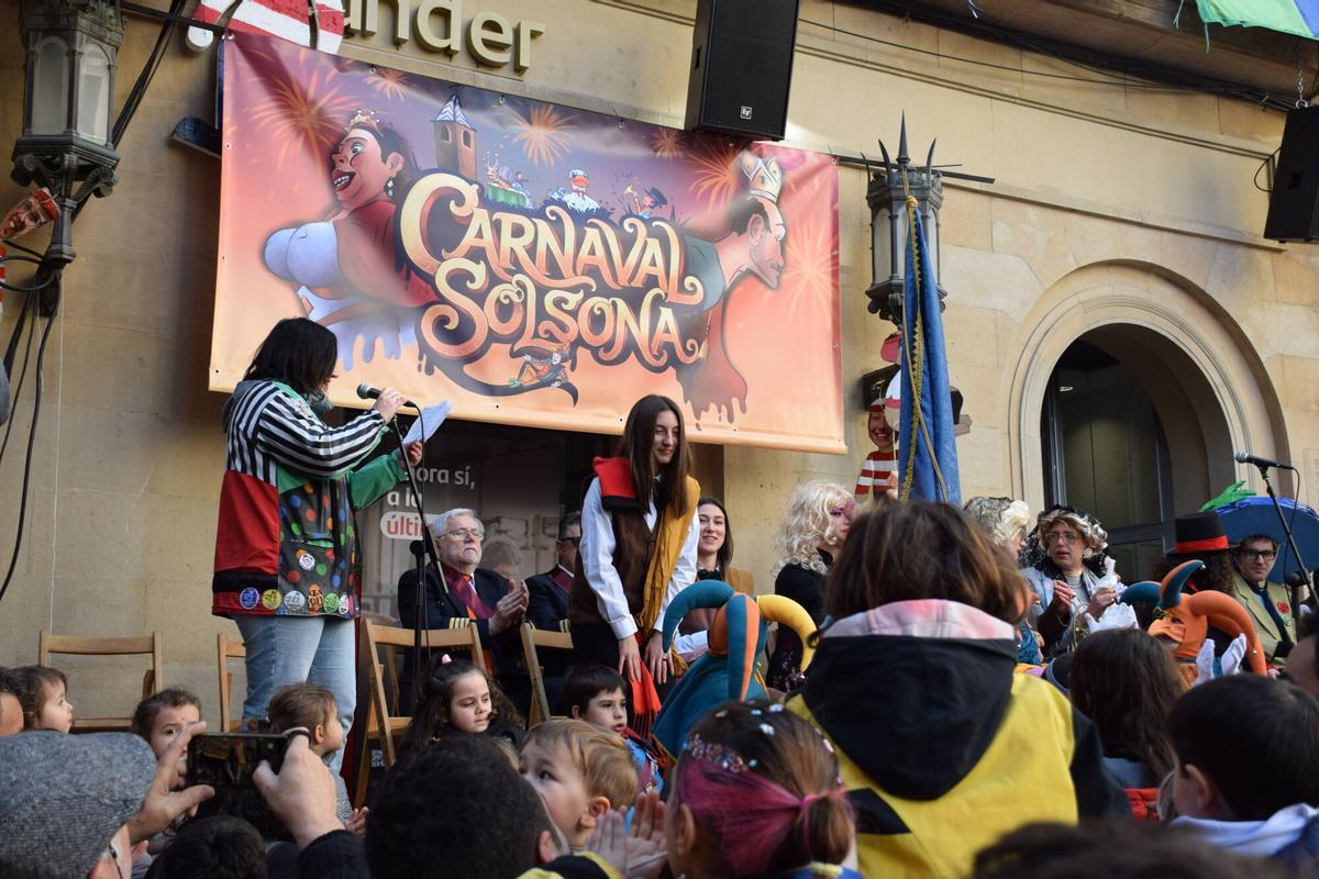 La sermonaire de Solsona reparteix a tort i a dret el matí de diumenge de Carnaval